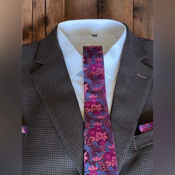 Men’s 3 Piece Tie Set Burgundy and Pink Floral Tie  57.75"x3.25" - Picture 3 of 4